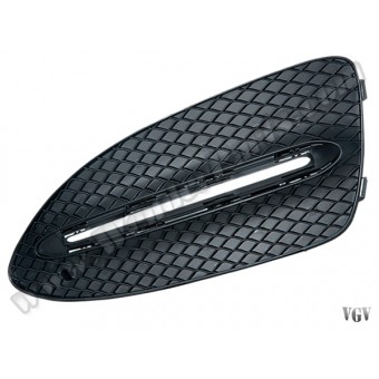 Tampon Izgarası W246 Ön Sağ; Kapalı 2015-18